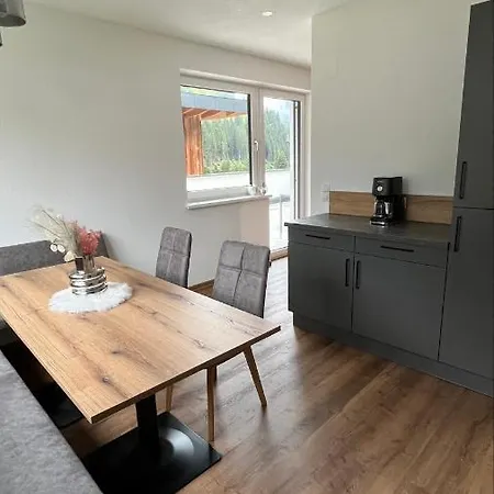 Alpenresidenz M Vermietungs Kg סי